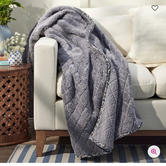 🆕❣️Vera Bradley Tranquil Medallion Patter Throw Blanket & Collapsible Hamper - Picture 3 of 9